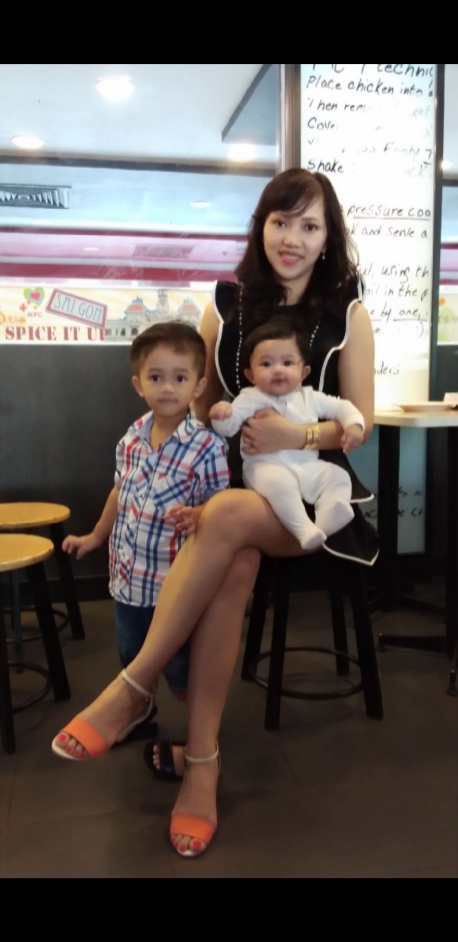 sp thơm gọi hàng kỹ xài xg minh se ủng hộ tip. bé nhà MINH rất thích thơm và không bị cay mắt......