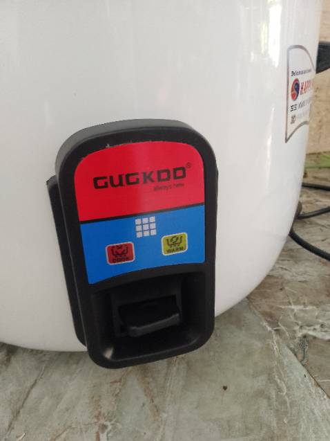 Có vẻ khá ổn.nhưng nút bật nấu hơi lệch.