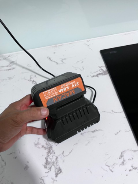 Pin cực kỳ kém , dòng xả thấp dung lượng pin ảo . Hết cực kỳ nhanh