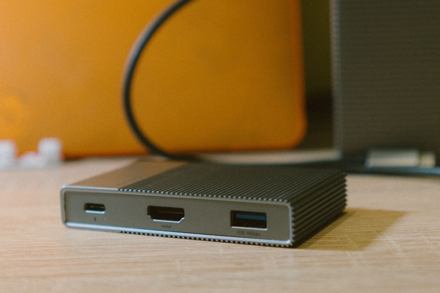 mình đang dùng hub 12in1 của hyper, thấy gian hàng trên tiki giảm 15%, mua 2 giảm thêm 20% nữa, thấy giá quá hời nên mình mua luôn 2 cái để share lại cho ai cần sau. Hub hyper không bị tình trạng lag wifi chập chờn khi căm vào macbook hay ipad như các hub khác. Đắt xát ra miếng.