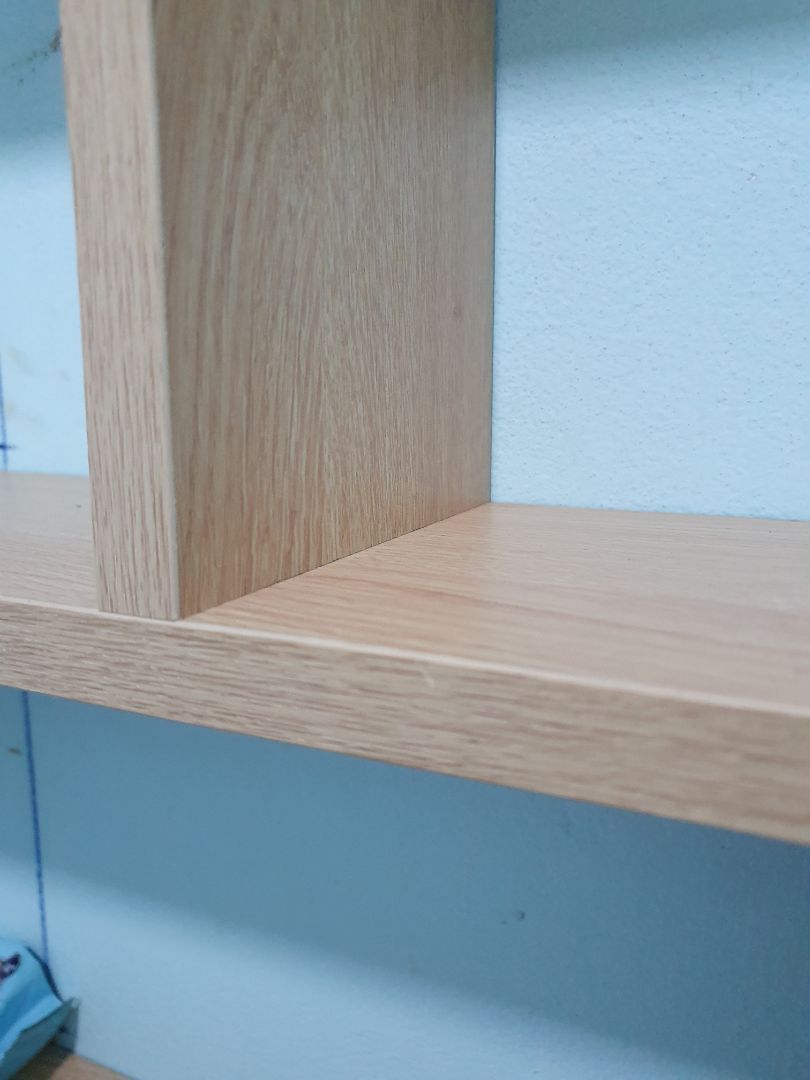 sản phẩm đẹp, chắc chắn nhưng khâu lắp ráp khá cực công, người nghiệp dư như mình phải rất trầy trật khó khăn để khoan đục tường, nên nếu đc thì mất thêm phí nhờ thợ lắp cho nhanh gọn.