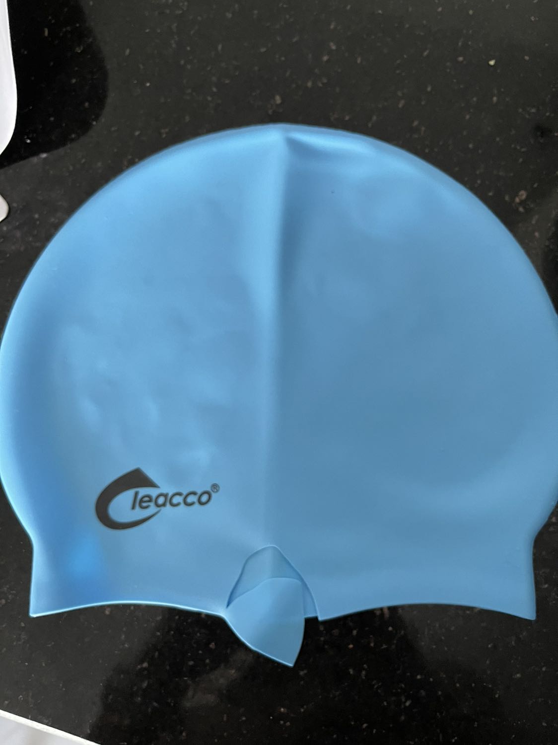 Nón bơi bị rách, Tiki xử lý đổi hàng giúp mình. Nón bơi bị rách, Tiki xử lý đổi hàng giúp mình.