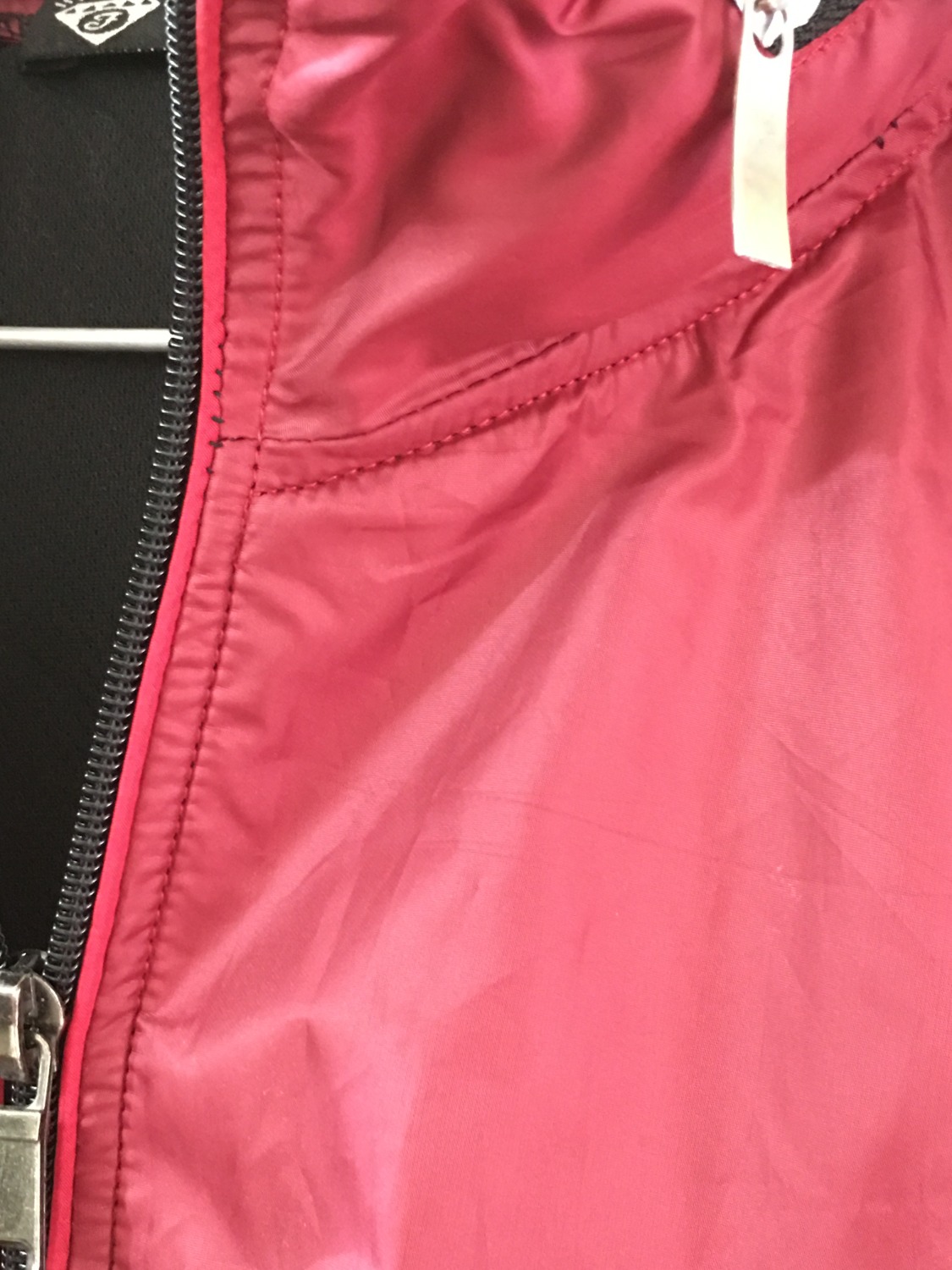 áo có túi bên trong to và sâu nữa đựng được điện thoại, ví, thiết kế có lớp vải lót bên trong, phần bo tay dày dặn, mũ nón to rộng, shop phục vụ chu đáo