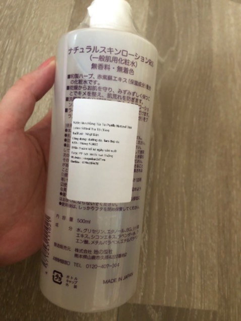 Giao nhanh 2h. Đóng gói bọc bao rất kĩ. Date mới. Lần đầu mua dùng nên cần thời gian sử dụng. Mùi rất rất nhẹ nếu mở nắp ngửi kĩ. Thơm dịu, thoảng chứ không nồng. Thoa lên da (mình thuộc da yếu-đang treatment- nhạy cảm ) không ngứa, không kích ứng.