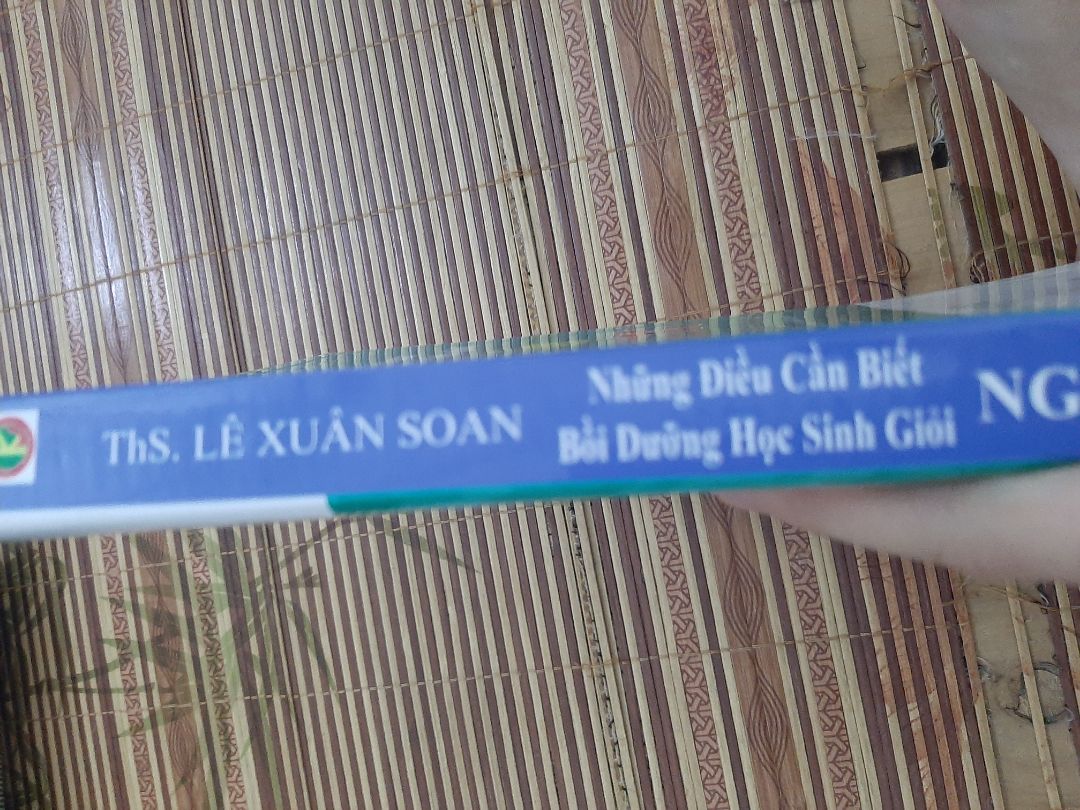 Quyển này mình thấy rất chất lượng, Ths Lê Xuân Soan rất có tâm huyết với cuốm sách này. Phù hợp cho các thầy cô là giáo viên dạy đội tuyển hsg và các bạn học sinh  thi học sinh giỏi ngữ văn. Mình thấy cuốn này rất đáng giá tiền, nhỏ gọn, tiện lợi mang theo dễ. Với cả kiến thức rất bổ ích, nâng cao, có những phần rất hay cho học sinh từ văn bản đến phần tiếng việt đều trình bày bài bản. Để học tốt cuốn này thì cần nắm chắc kiến thức cơ bản sẵn(đối với học sinh). Mình thấy cuốn này rất giá trị và đáng mua, các bạn nên mua thử