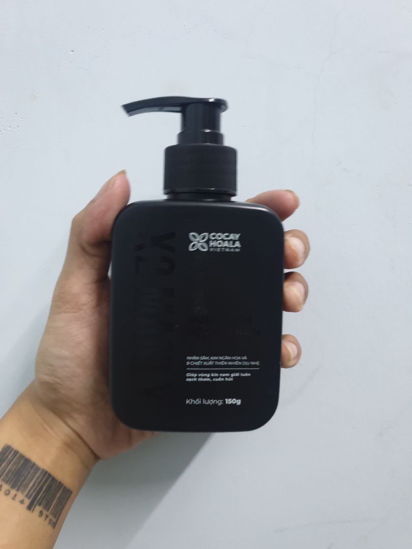 Tiki vẫn giao hàng quá nhanh, đặt trong ngày có rồi. Sản phẩm rất ưng nha, đóng gói kỹ, không móp. Chai kiểu dáng đẹp, mùi dễ chịu lại mát lạnh không bị khô. Nên mua nha cả nhà 👍