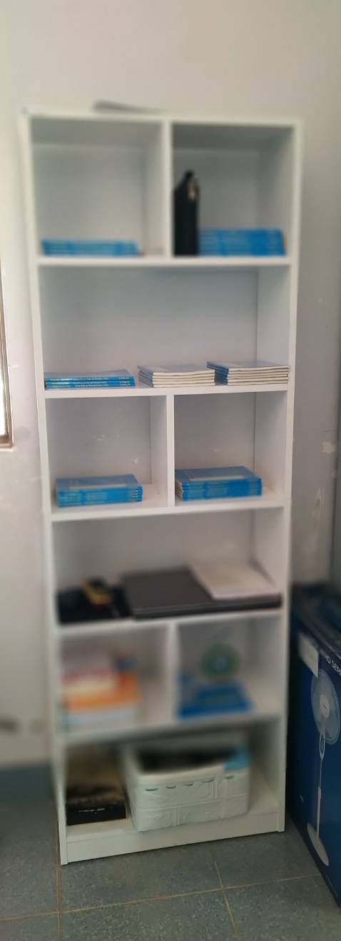 🌸🌸Kệ sách mẫu mã đẹp,Giao hàng nhanh chóng,dễ lắp ghép theo hướng dẫn có sẵn đi kèm, giữa các chi tiết mảng gỗ ghép lại rất chắc chắn.Cửa hàng rất uy tín, chất lượng tốt