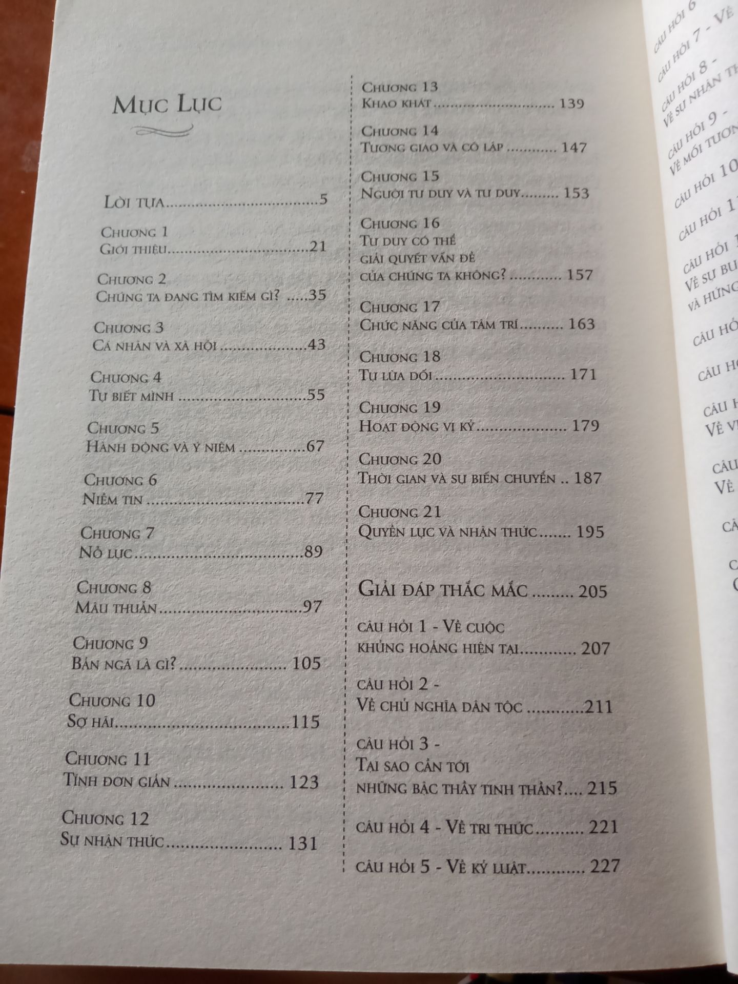 Sách hay nha mn^^ , lúc mình mua sách ko được đọc thử, mình mua vì thích tác giả này, mình chụp mục lục và mấy trang các bạn có thể tham khảo, quyết định nha!