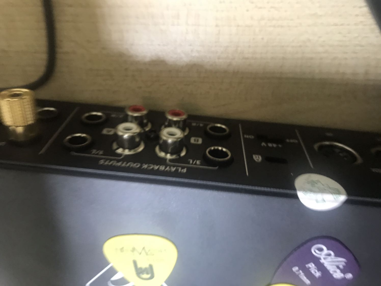 Hàng ok đúng như mô tả. Mua ở Binai nhưng tem bảo hành thì ở shop hoangkhoabao. Vậy lỡ cần bảo hành hay vấn đề khác thì phải làm sao ?