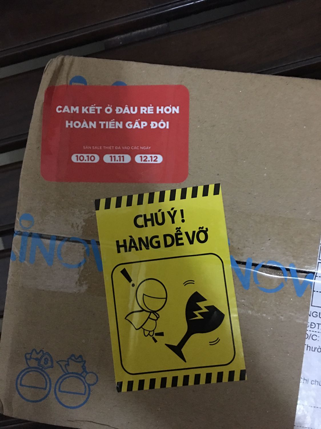 Mình dùng 1 thời gian thì mới mò lên đây đánh giá. Hộp của tiki thì cẩn thận, đề hàng dễ vỡ, nhưng xung quanh lọ srm không có bọc chống sóc. Chất lượng thì mình thấy bình thường, ít bọt và mặt mình vẫn lên nhiều mụn. Nếu để mua tiếp thì mình cần xem xét.