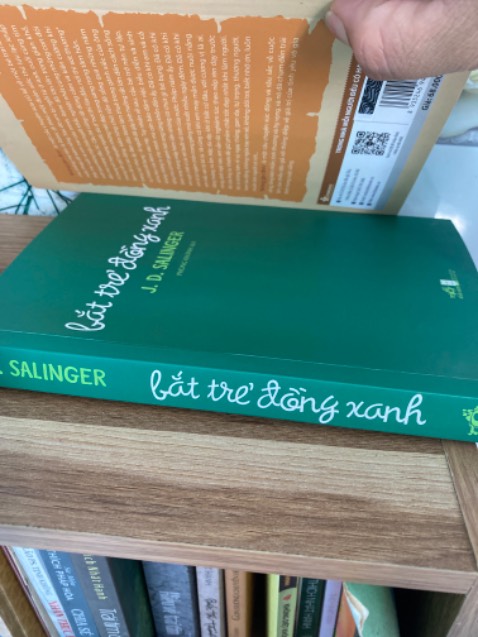 Một cuốn sách vô cùng bất ngờ với lối viết bất cần đời của tác giả . Cốt truyện thoạt đầu không cuốn lắm . Nhưng về sau lại hay và có nghĩa về lý tưởng sống
