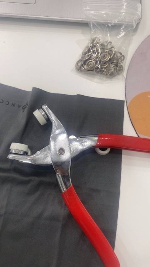 Đã bấm thử thấy nút bấm dùng được bình thườn nhưng chưa biết độ bền như thế nào, sp bán đúng với hình ảnh. Đã bấm thử thấy nút bấm dùng được bình thườn nhưng chưa biết độ bền như thế nào, sp bán đúng với hình ảnh.