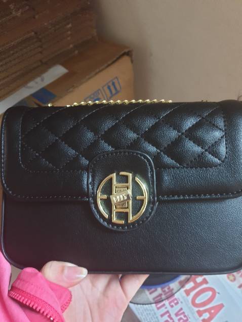 Túi hơi nhỏ được cái nhiều ngăn. Nhìn chung hài lòng