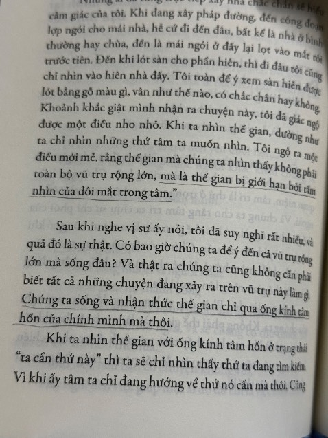 Cuốn sách này đến với mình khi mình vừa trải qua một cú sốc về chuyện tình cảm, mình đã bị phản bội lần 2 trong chặng đường đồng hành cùng người đó gần 3 năm, những dòng chữ trong cuốn sách này như là một liều thuốc an thần cho mình vậy. Giúp mình được thoải mái và buông bỏ nhiều nỗi buâng khuâng trong lòng.