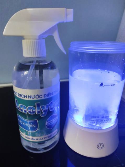 Thấy đứa bạn ở Nhật dùng bình này thích quá mà đặt mua về thì đắt. May quá thấy tiki bán giá tốt nên phải đặt mua ngay. Thực sự dùng rất thích mọi người ạ, đặc biệt với nhà có trẻ em. Dùng sát trùng, rửa rau, ngâm chân trị hôi chân, ngăn ngừa da liễu, tay chân miệng cho trẻ em... Ngày nào nhà mình cũng dùng nên thấy rất xứng đáng với đồng tiền bỏ ra ^^