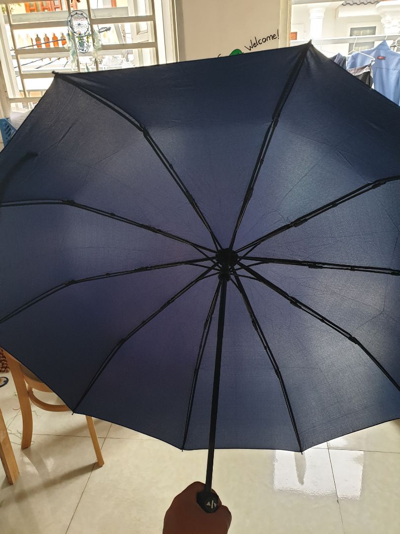 hàng chắc, đẹp, như hình. bấm lần 1 bung dù lớn, bấm lần 2 gấp dù lại nhưng để thu ngắn lại thì phải dùng lực ấn khá mạnh