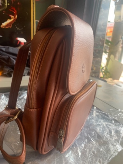 Chất liệu da rất ok, kiểu dáng đẹp mà giá cả rất tốt. Giao hàng nhanh, shop chăm sóc khách hàng tận tình. Sẽ ủng hộ dài lâu ạ🥰🥰🥰🥰 Chất liệu da rất ok, kiểu dáng đẹp mà giá cả rất tốt. Giao hàng nhanh, shop chăm sóc khách hàng tận tình. Sẽ ủng hộ dài lâu ạ🥰🥰🥰🥰