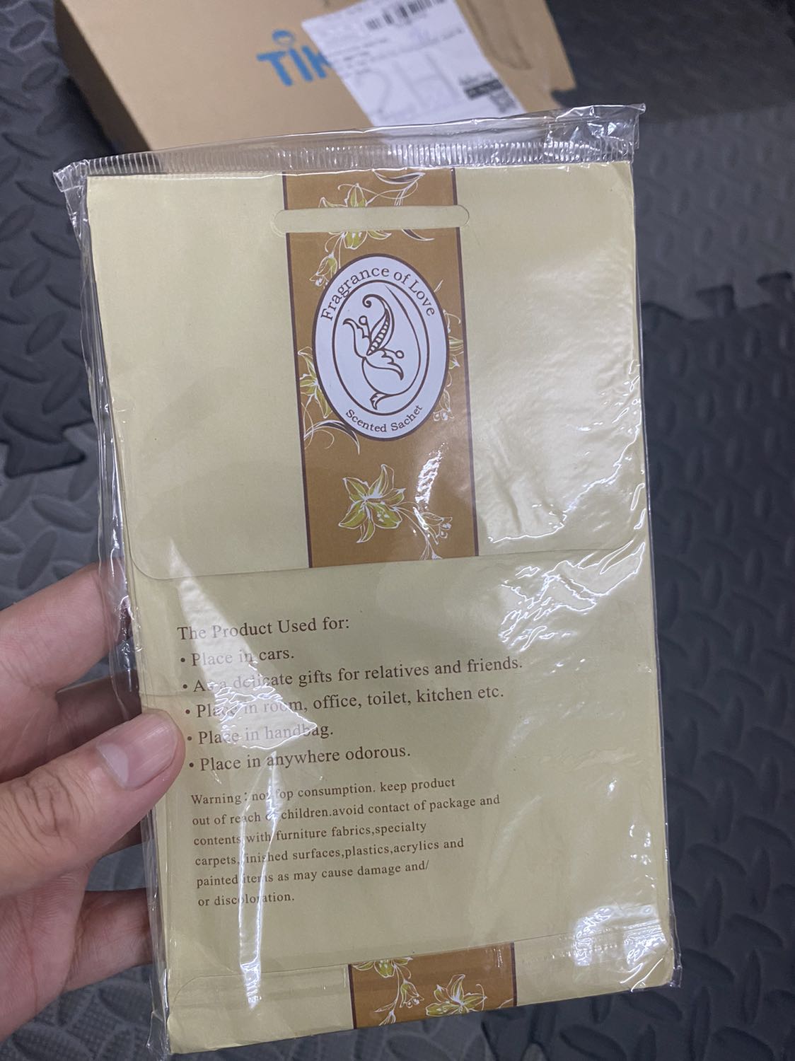 Hàng đủ. Mùi thơm nhẹ. Nếu dùng tốt sẽ ủng hộ shop.