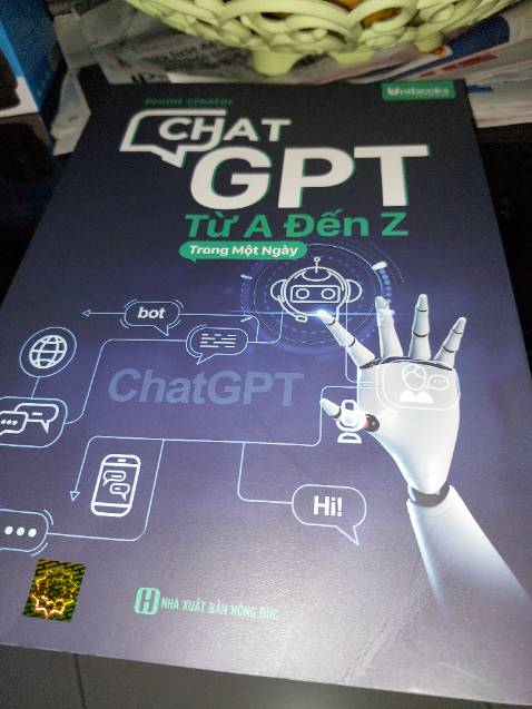 Sách khai thác tiềm năng ChatGPT, dễ hiểu, nếu để hiểu trong vòng 24 giờ thì hơi khó. Vừa thực hành vừa dfojc thêm.