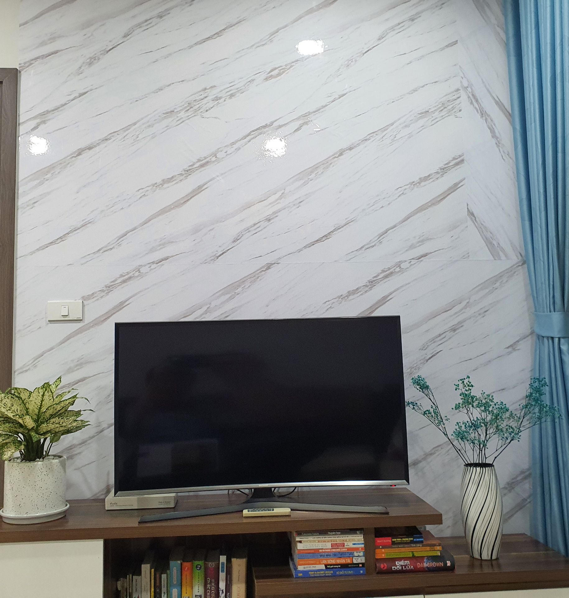 Giấy dán tốt, đẹp, đánh giá 5 sao. Sản phẩm dán như hình. Tiki giao hàng đóng gói cẩn thận. Cảm ơn shop và TiKi