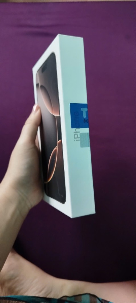 mua tặng, bạn nó nói hộp hơi trầy. tiki chú ý giúp, hàng giá ko rẻ, vì cái hộp ko đáng, mua xài với mua tặng khác nhau, ngta quánh giá t. trừ 1* trên cmt, vẫn giữ nguyên * vì thấy thôi kệ cũng đc.