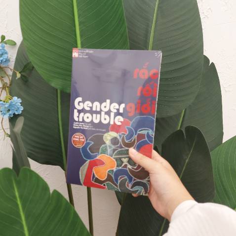 Sách được bọc cẩn thận, chỉn chu.