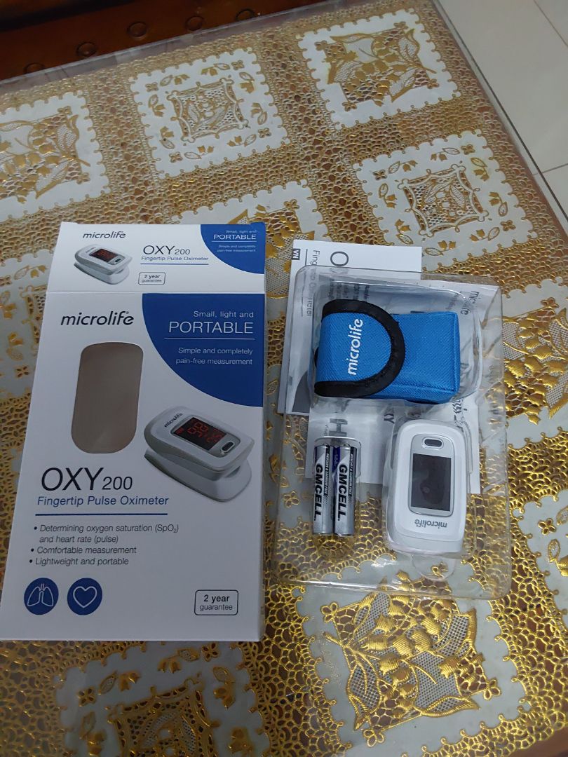 Máy nhỏ, gọn, dễ xài, có pin và bao kèm theo rất tiện. Tình hình dịch bệnh phức tạp sắm một bộ để nhà cho an tâm có khi cần dùng đến.