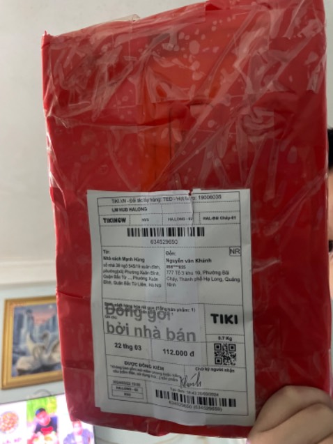 Trước đến giờ mua sách thì Tiki là lựa chọn của trùm cuối nhưng nay nhận sách thì nhìn cách đóng gói chán thực sự. Đóng gói còn chán hơn cả ***