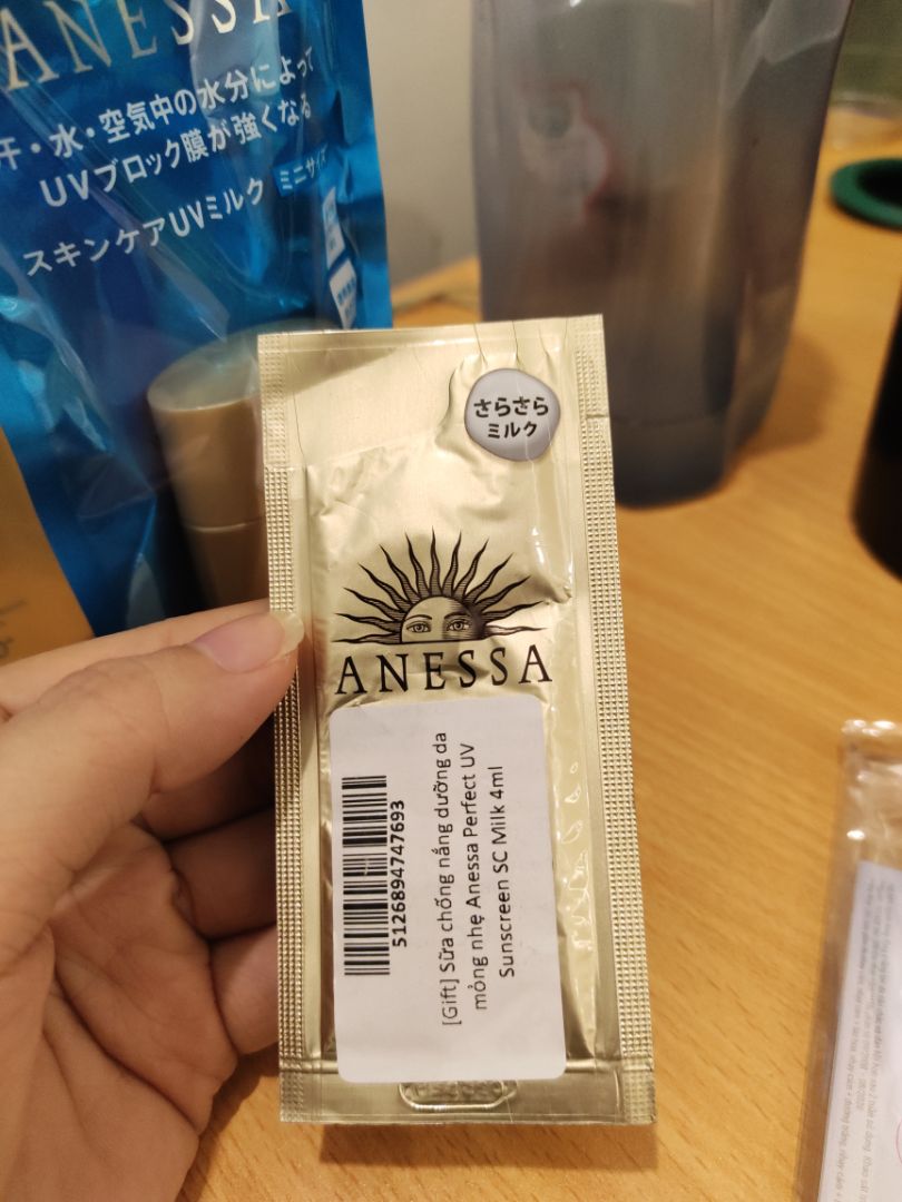 - Khen: 
Giao hàng nhanh như tia lửa điện. 
Bao bì đẹp, mới toanh không
dính bụi. 
Chất lượng: Xin phép được review đánh sau vài hôm nữa. 
- Chê: Chưa có