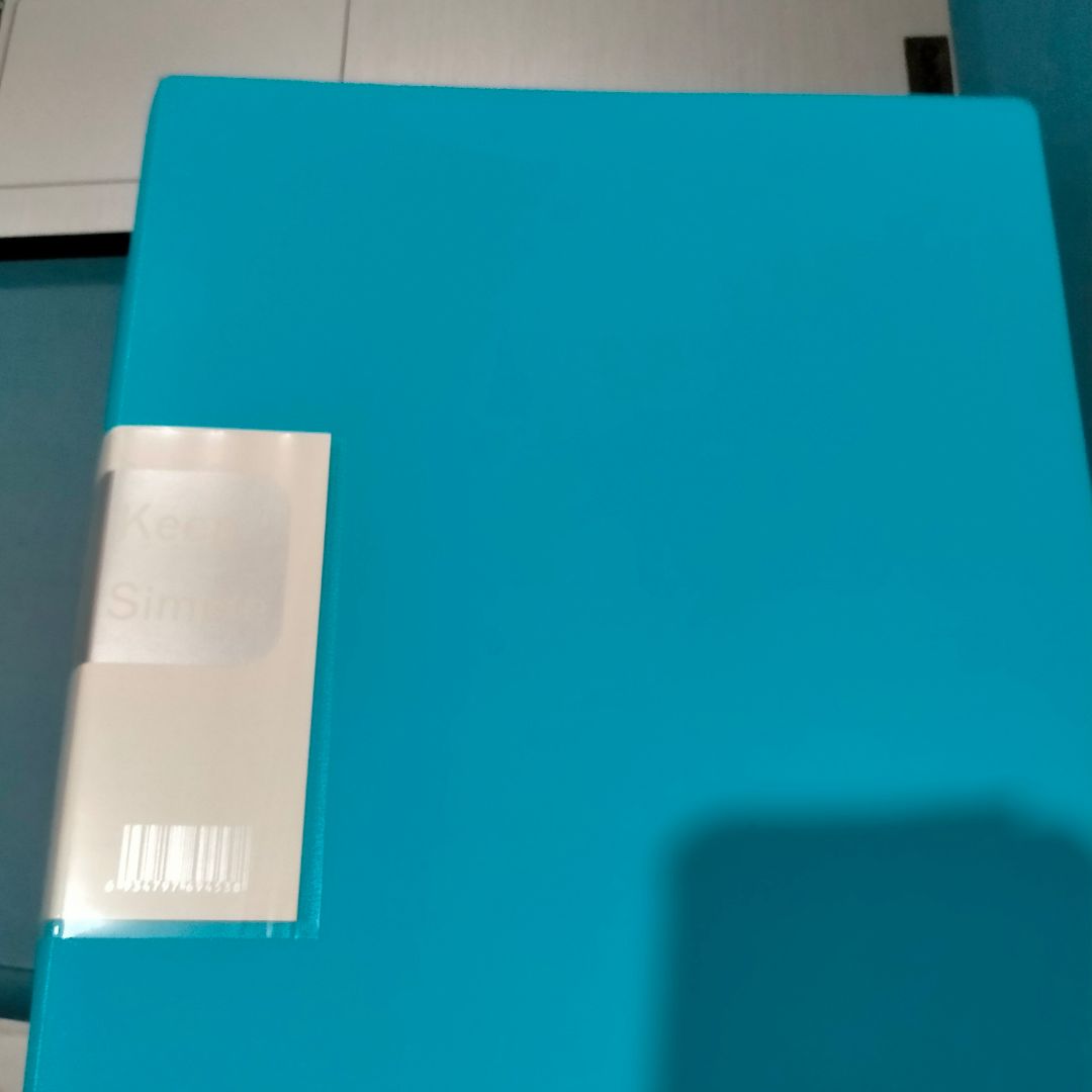 bìa xinh xắn, dùng tốt, màng bao giấy dày vừa đủ.