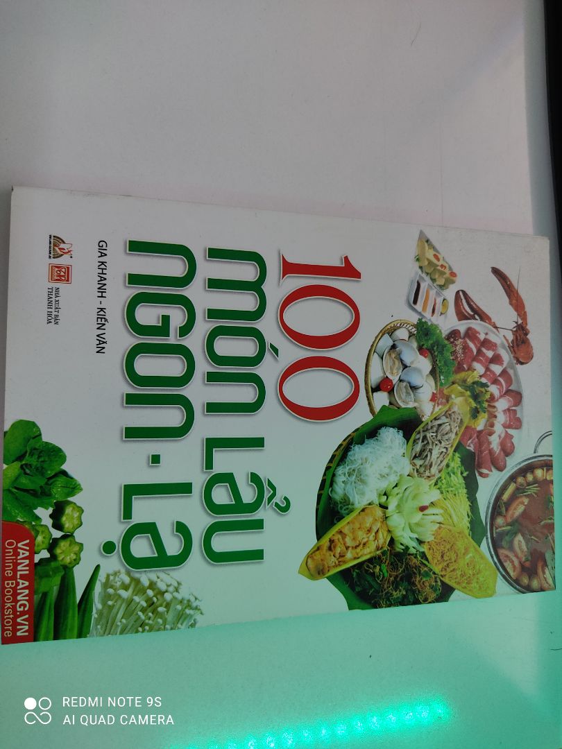 sách hướng dẫn hơi sơ sài, bạn nào biết nấu nướng 1 tý xem sẽ hay hơn là người ít nấu nướng. cho 4* vì đa dạng các món ăn, xem tham khảo cho mấy hôm tiệc tùng khá ok