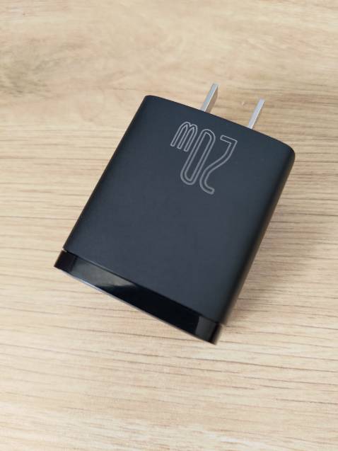 Cục sạc chất lượng tốt, chắc chắn.