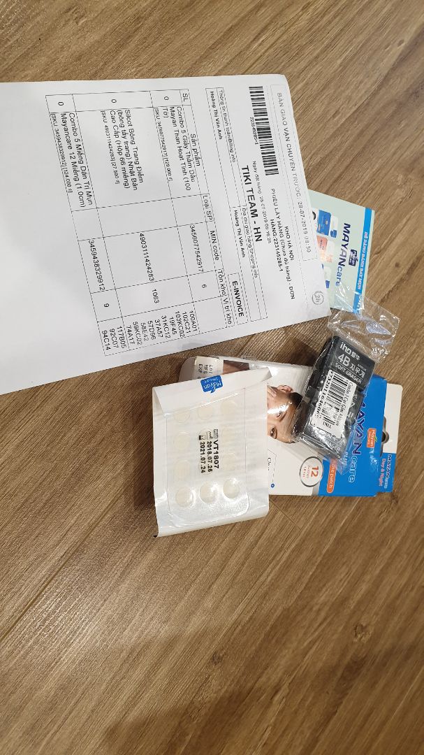 Đặt mua 5 miếng nhưng cái nhận được là 1 hộp cực kỳ nhàu nát, bên trong chỉ có 1 miếng duy nhất cộng với 3 cục gôm??? Mình không thể hiểu vì sao có thể xảy ra chuyện này, khi đây là hàng của Tiki Trading?