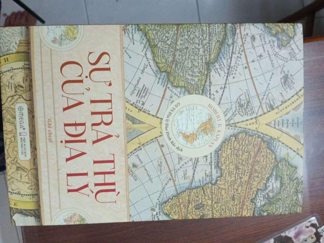 Hành văn rối rắm, ko rõ ràng và sáng ***. Chỉ dành cho nguời có kiến thức nền tốt về lịch sử và địa lý.