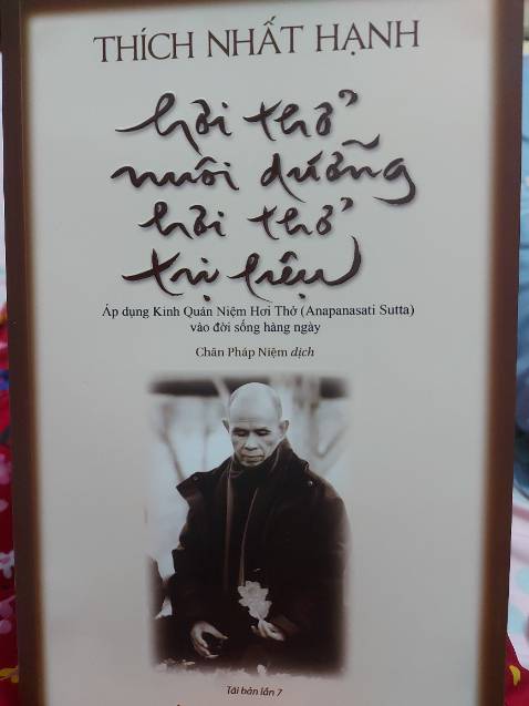 Là cuốn sách đẹp từ nội dung đến hình thức .Nếu ai muốn tìm hiểu ,học hỏi và thực tập Thiền thì không thể bỏ qua cơ hội có cuốn sách này,nó thật sự có ích cho cuộc sống đầy căng thẳng và biến động ở thời đại này.Cám ơn đã đọc đánh giá .