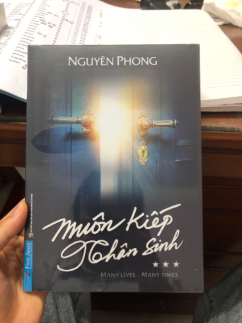 Sáng thứ ba đặt hàng, chiều thứ tư đã dc nhận rùi. Fahasa lần nào đặt cũng giao nhanh như z. Gói sách cẩn thận, về đến nơi kh có méo móp gì cả. Mua ở Fahasa luôn yên tâm.