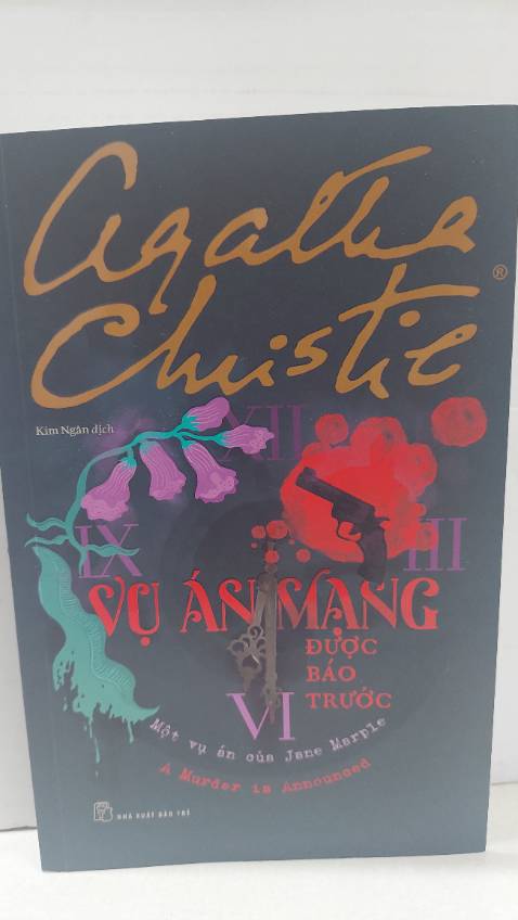 Trong “Cái chết được báo trước “ sự lẫn lộn giữa chân và ngụy thật sự đã đem lại nhiều khó khăn cho cảnh sát. Cuối cùng thì bà lão Marple, thám tử bất đắc dĩ, bằng sự suy nghĩ thấu đáo, phương pháp tư duy rành mạch của mình đã bóc trần những mánh khóe tinh vi của hung thủ. 
Khi mà trinh thám hiện đại đi những bước rất xa về hình thức kể truyện, bối cảnh xã hội thì tác phẩm của Agatha bất kỳ lúc nào vẫn xứng đáng là kinh điển ở thể loại này.