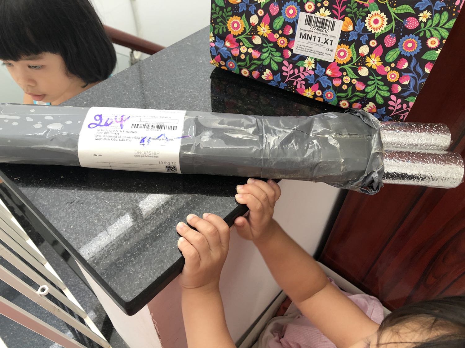 Mua quần gen định hình mà sao gửi sản phẩm này để làm gì vậy shop. Đổi hàng giùm tôi nhé. Mua quần gen định hình mà sao gửi sản phẩm này để làm gì vậy shop. Đổi hàng giùm tôi nhé.