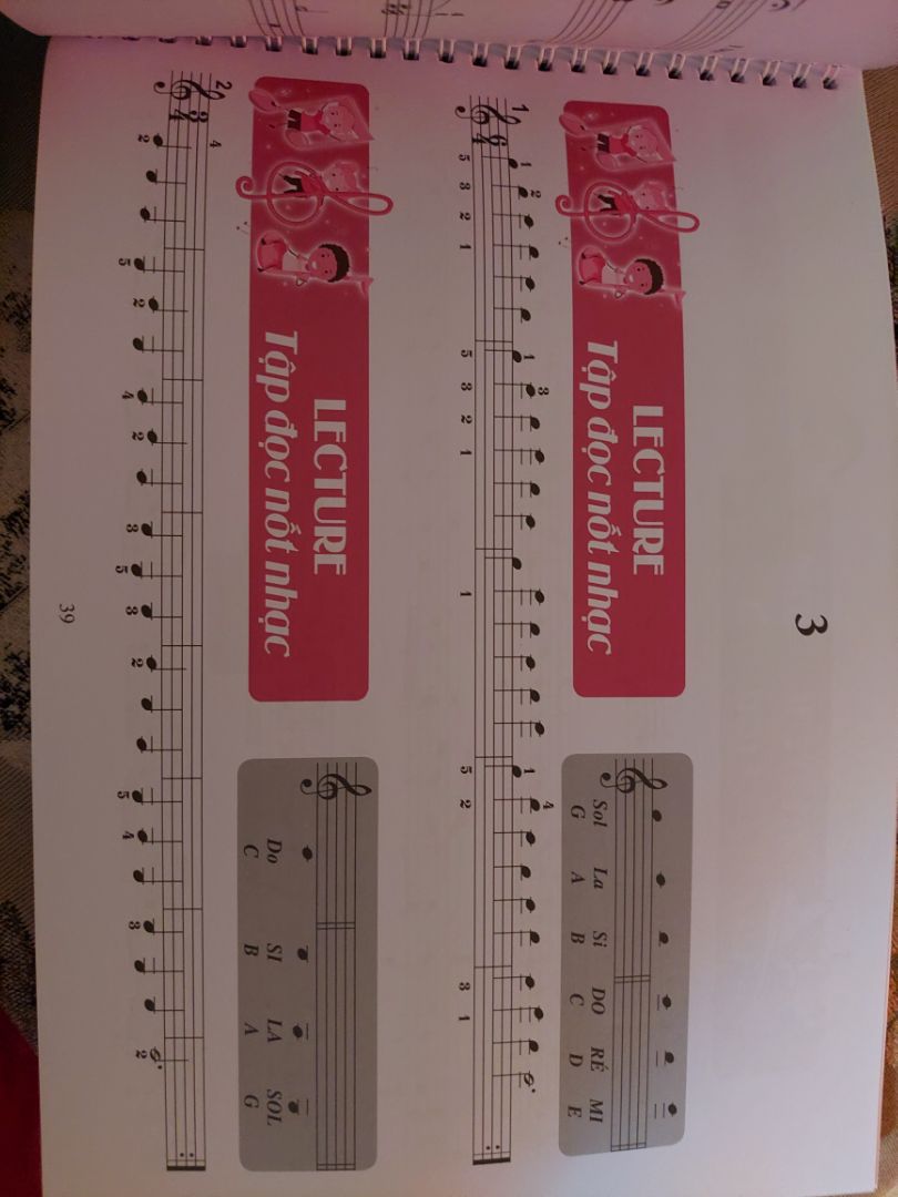 Sách đa phần là những bản nhạc nha