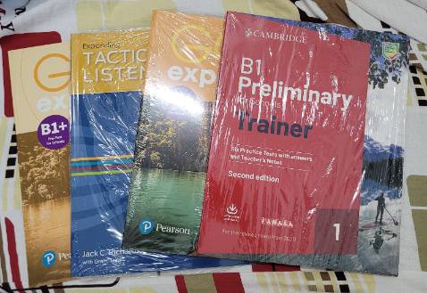 Sách ko có màn bọc kính bên ngoài để bảo vệ như những cuốn sách khác. Sách giao tới có tình trạng cũ và dơ còn lại những cuốn sách kia thì đẹp mới, giao sách nhanh