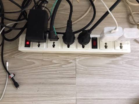 Mua về đựng không vừa cái ổ cắm điện thông thường. Do lúc mua không để ý kích thước. Mọi người chú ý kích thước nó chỉ dài 25cm thôi. Mua về đựng không vừa cái ổ cắm điện thông thường. Do lúc mua không để ý kích thước. Mọi người chú ý kích thước nó chỉ dài 25cm thôi.