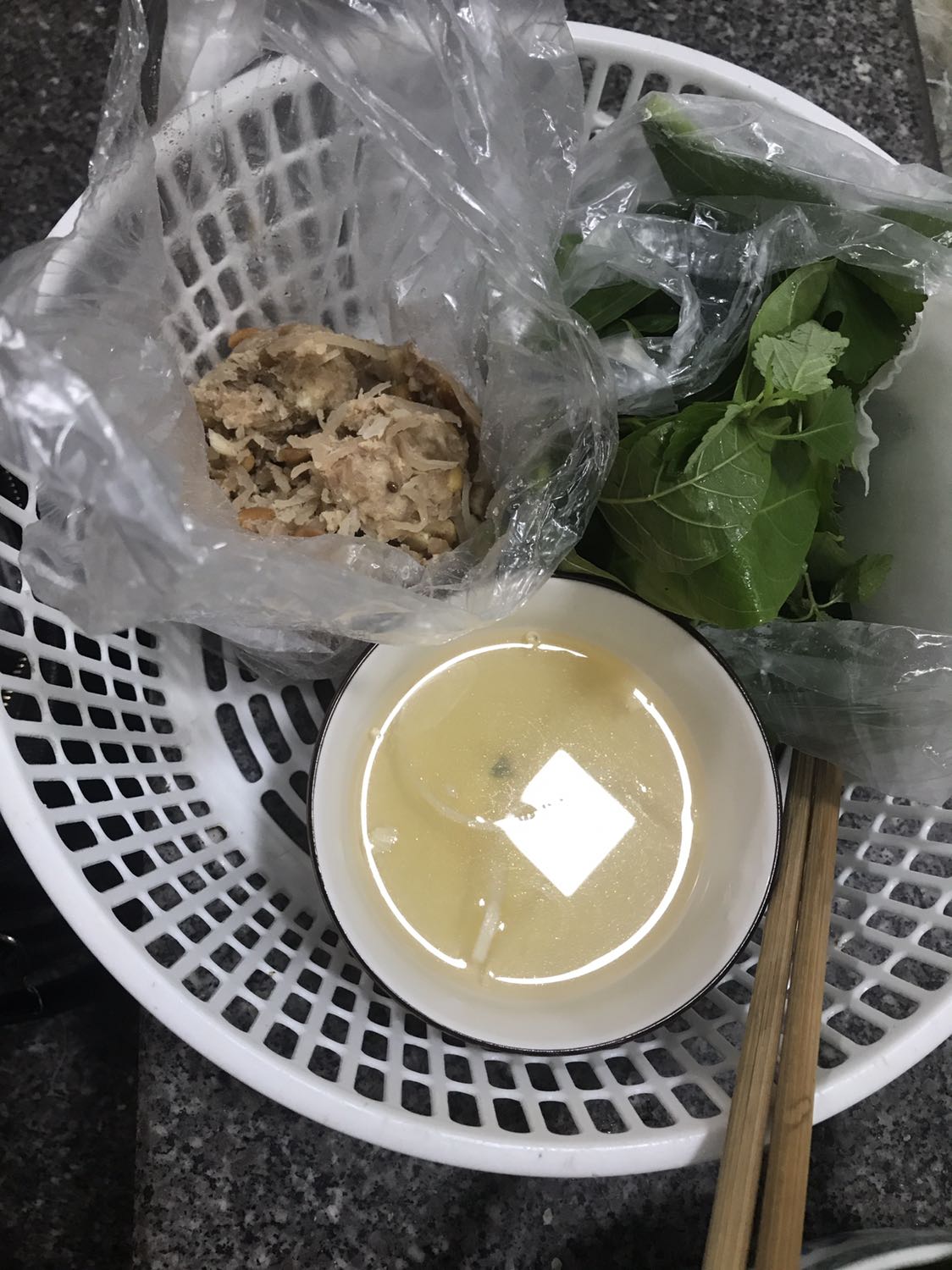 Ngày trước mình có mua thùng 6 chai này, vận chuyển nhanh, ko chai nài vỡ. Giờ mình lại mua tiếp, đóng gói cẩn thận hơn lần trước rất nhiều, ship thì siêu nhanh. Mua 19/10 mà ship 20/10 luôn =)))), quà 20/10 cho mình luôn ha ha. 
Mắm Tĩn cho tới giờ vẫn là mắm ngon nhất mình đã từng ăn. Ngày trước mình có mua thùng 6 chai này, vận chuyển nhanh, ko chai nài vỡ. Giờ mình lại mua tiếp, đóng gói cẩn thận hơn lần trước rất nhiều, ship thì siêu nhanh. Mua 19/10 mà ship 20/10 luôn =)))), quà 20/10 cho mình luôn ha ha. 
Mắm Tĩn cho tới giờ vẫn là mắm ngon nhất mình đã từng ăn.