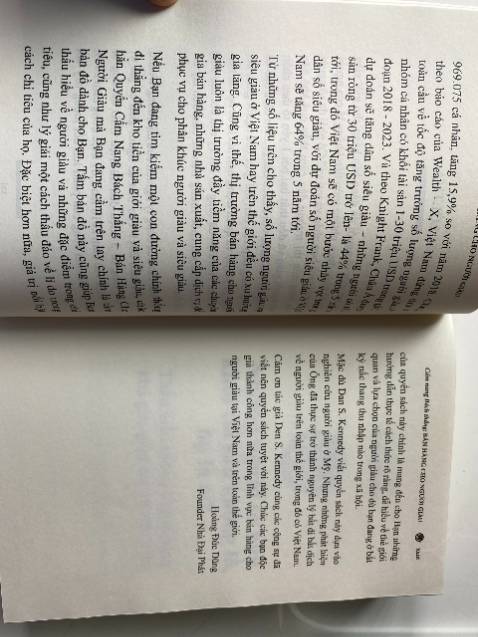 Sách siêu dở, mà lại bán giá cao. Nội dung xa lạ và khó áp dụng ở thị trường VN. Quyển sách được thêm vào vài trang chả khác nào quảng cáo cho 1 cty BĐS nào đó mà tui mặc dù là dân BĐS cũng chưa từng nghe qua. 
Mua xong rồi cảm giác rất khó chịu!
Nói chung là không đáng tiền tí tẹo nào! Hơi tiếc vì lỡ bỏ tiền mua 1 quyển sách như thế này :(