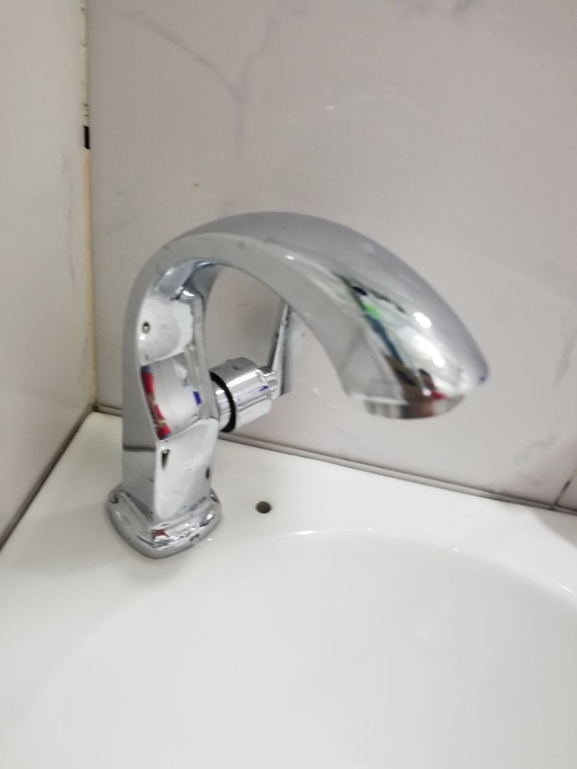 sản phẩm mẫu mã khá sang trọng, đẹp. lắp đặt cũng khá dễ dàng. vòi nước cao dễ đang rửa và hứng nước. tay vặn mình cảm thấy khá nhẹ dễ cho trẻ con trong nhà sử dụng. nói chung là mình hài lòng