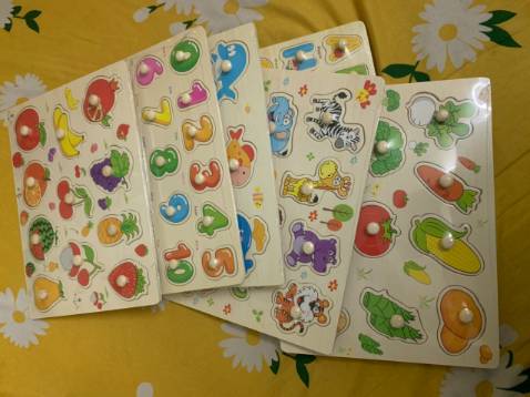 - Mình đã quay lại đây, mua 1 bộ cho chị hàng xóm bên cạnh.

- Hàng vẫn chất như lần đầu, đẹp, dày dặn, rất đáng tiền.

- Các hình có đường nét & màu sắc tươi sáng. Gỗ thuộc loại tốt hơn nhiều so với bộ mình mua từ gian hàng khác. ( dày và chắc chắn hơn rất nhiều )

- Đóng gói cẩn thận, đủ số lượng. Giao nhanh. Vote 5 Sao.