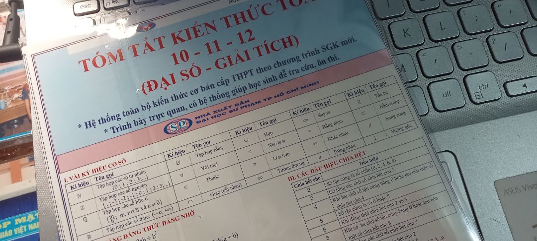 Có bao đóng gói cẩn thận, nội dung tổng hợp dễ học 👏🏻 Lí thuyết 3 năm đèn vở gộp chung vào 1 ❤️❤️❤️