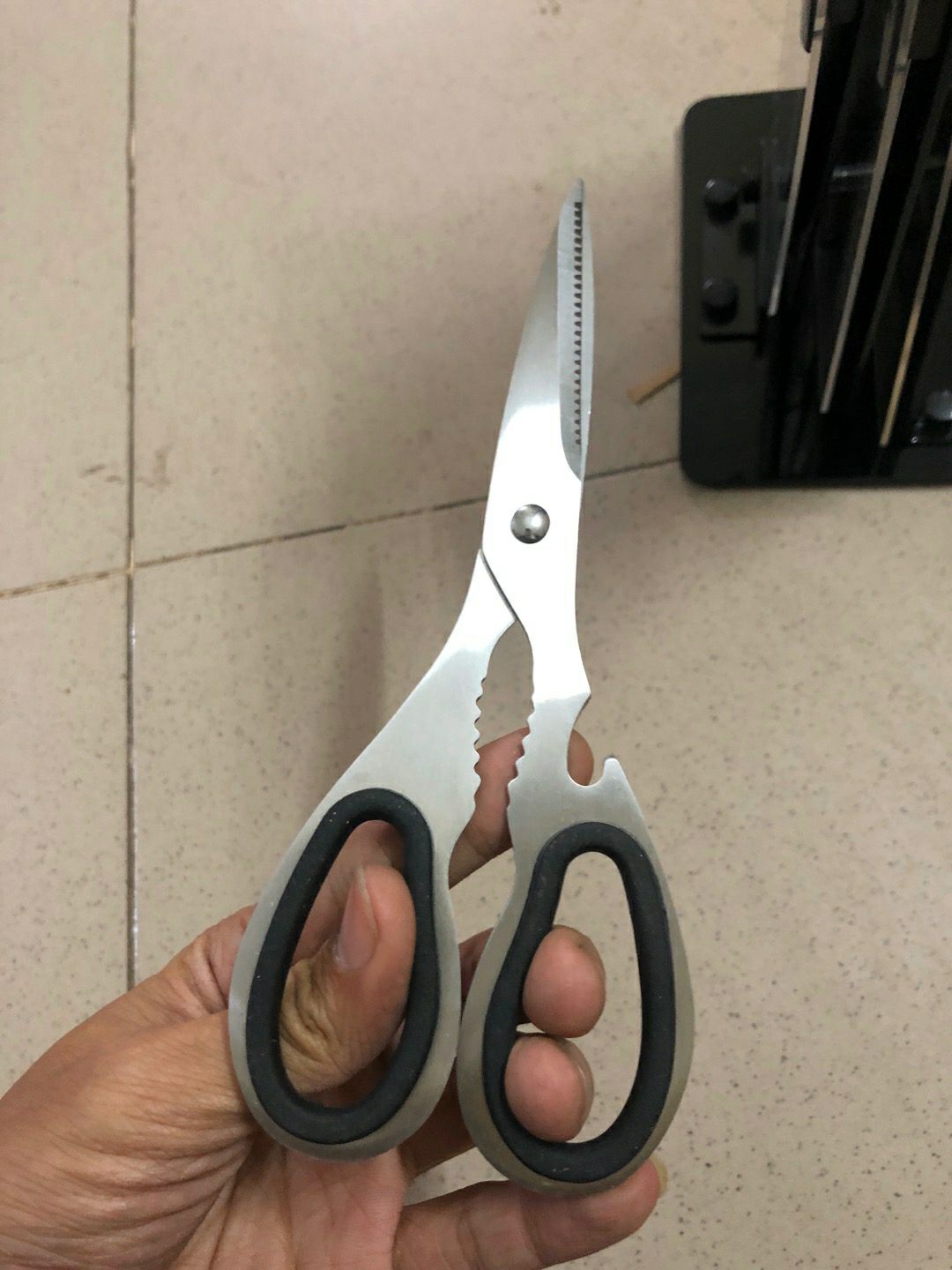 ban đầu đặt hàng với giá như này mà tận 5 món mình cũng hơi nghi ngờ. nhưng nhận đc hàng mình rất thích. dao chắc chắn mà săc nữa, 5 sao cho sp tốt