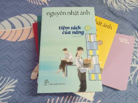 Sách đẹp, giấy đẹp, in và trình bày đẹp. Các tác phẩm của Nhà văn Nguyễn Nhật Ánh luôn cuốn hút các độc giả với nhiều cảm xúc của lứa tuổi học trò. Nhà sách Tiki giao hàng nhanh, bọc gói sản phẩm cẩn thận. Xin cảm ơn Tiki.
