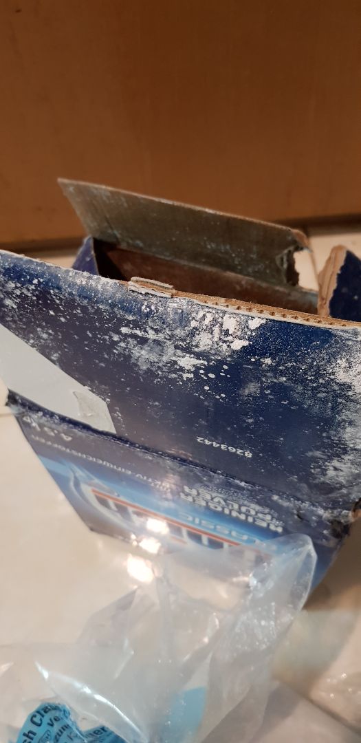 Quá tệ không chấp nhận được. Hộp rất cũ, bột bên trong bị rơi rớt dơ vô cùng. Đề nghị Tiki giải quyết giúp. Trước giờ mua hàng trên Tiki rất nhiều đây là lần đầu tiên thất vọng vô cùng.