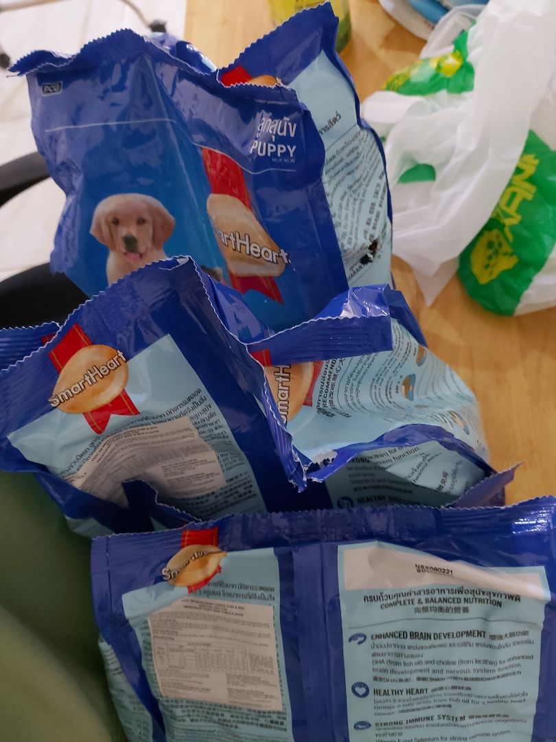 Mới nhận hàng. Bao bì nhàu nát và bị chuột gặm lủng lỗ chỗ. Như vậy thì ảnh hưởng tới chất lượng sản phẩm và sức khỏe của cún!